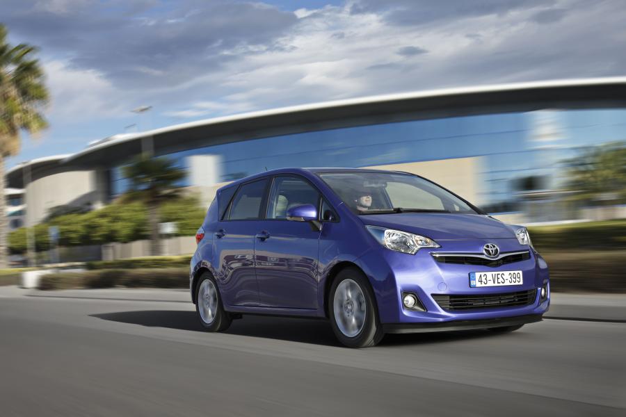  Toyota Verso-S 2010 года  (фото 90 из 109)